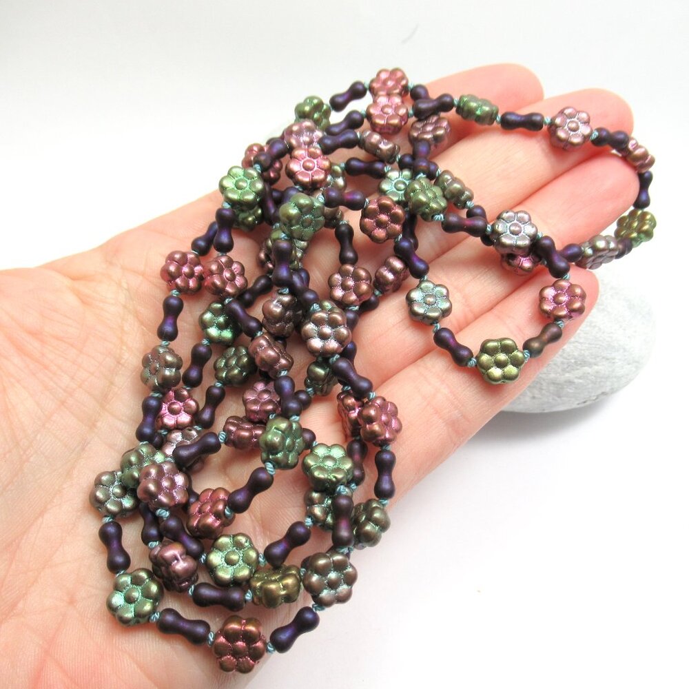 Flower bead necklace